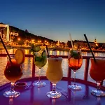 Full Danube -Castle Panorama Classic Apartment